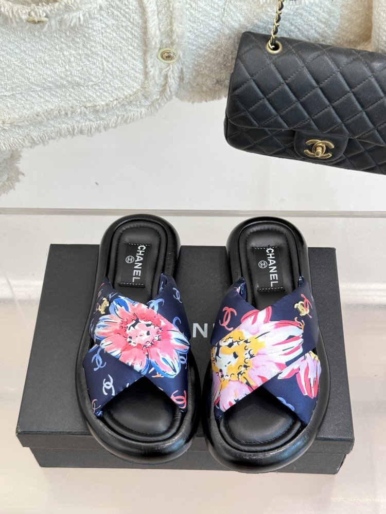 Шльопанці жіночі фото 4