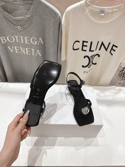 Босоніжки фото 9