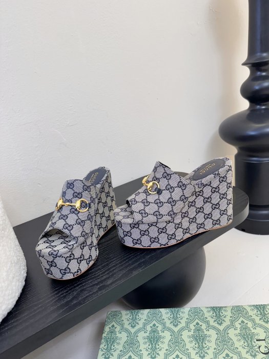 Босоножки фото 3