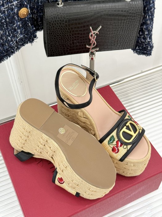 Босоножки фото 9