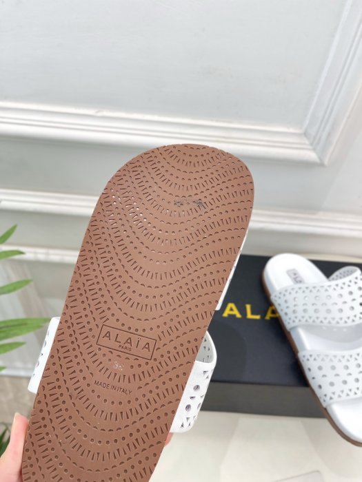 Шлепанцы женские фото 9