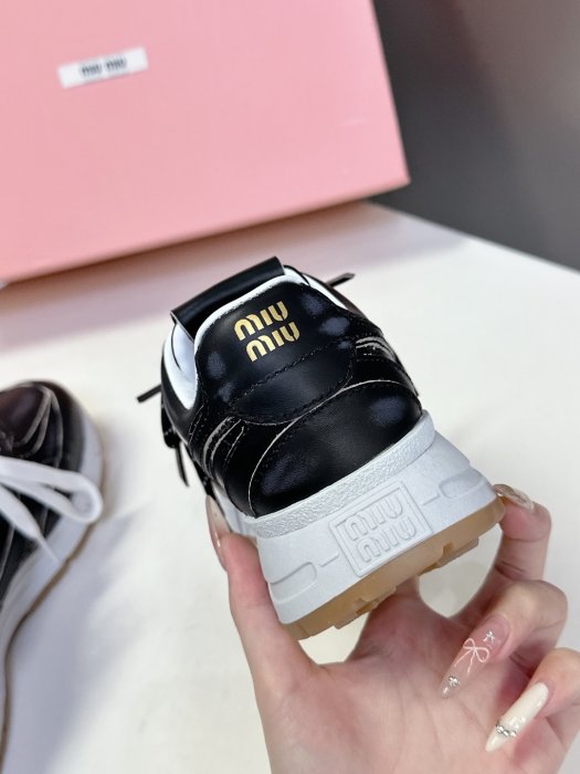 Кросівки жіночі фото 9