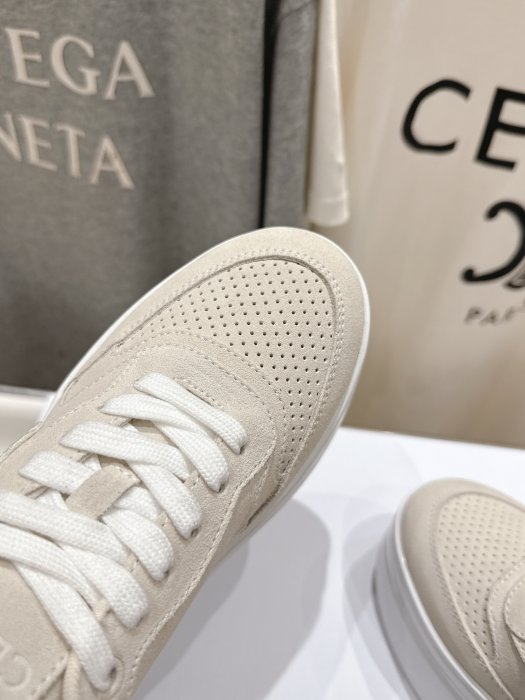 Кроссовки женские фото 7