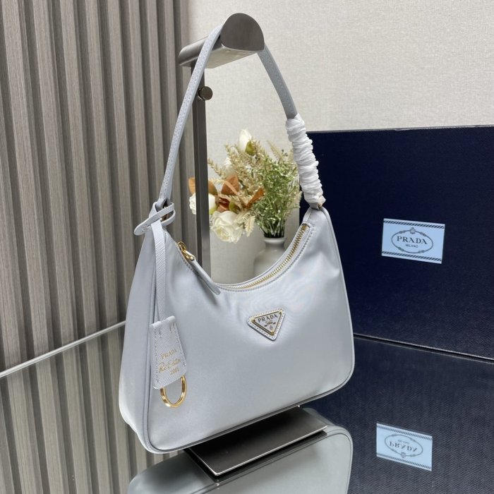 A bag women's Prada Nylon Hobo 22 cm фото 3