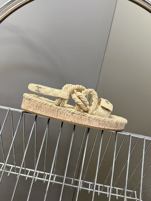 Шлепанцы женские фото 5