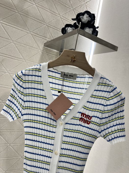 T-shirt women's фото 3