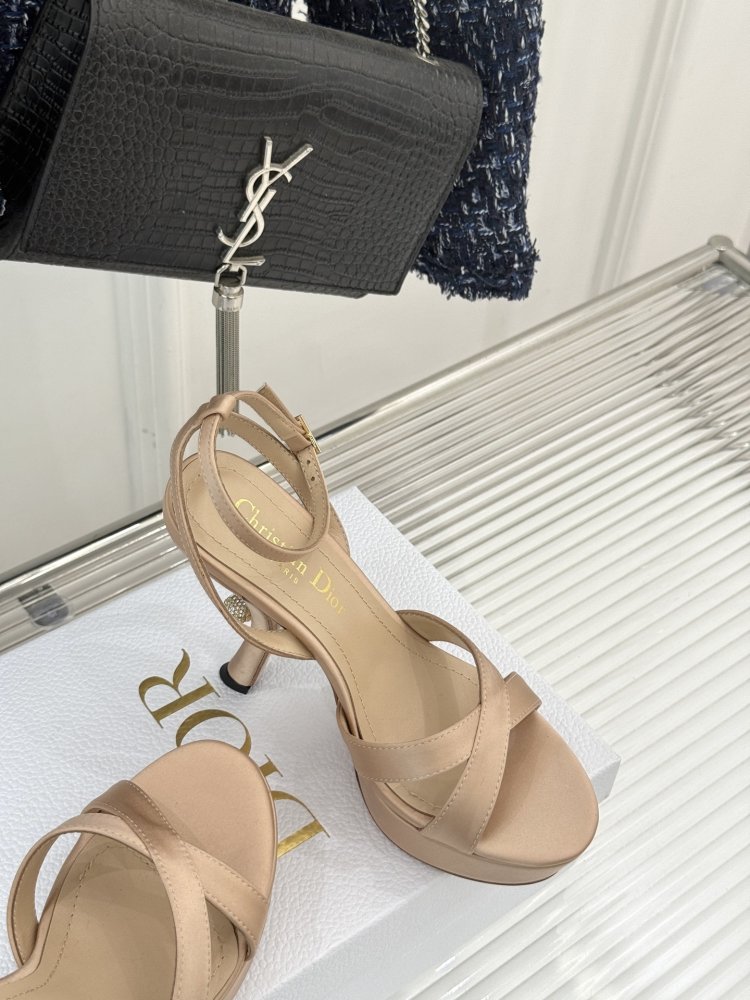 Босоножки фото 5