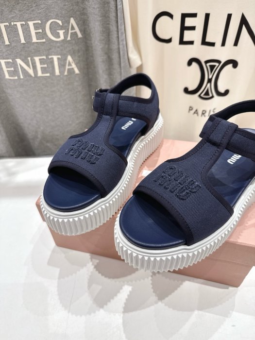 Сандалі жіночі фото 7