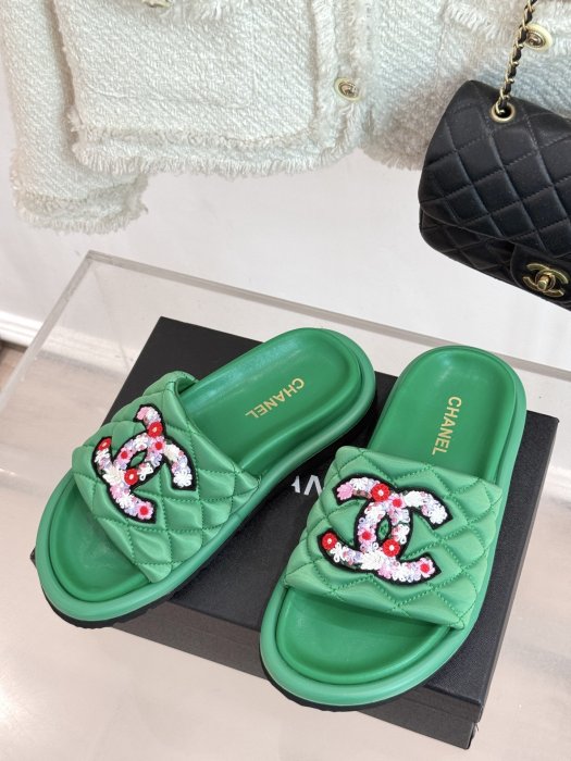 Шлепанцы фото 2