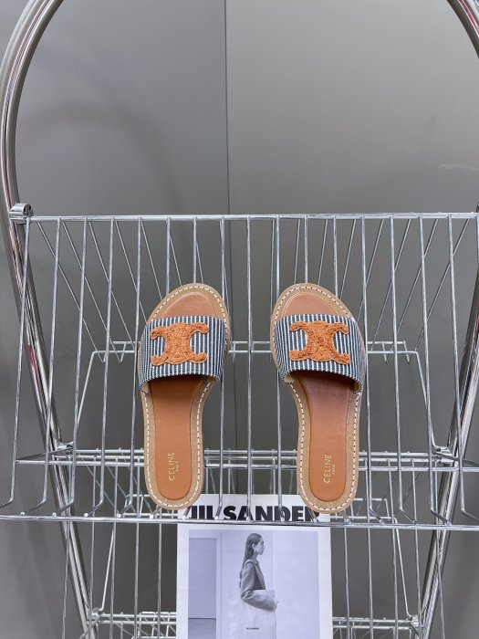 Шлепанцы женские фото 6