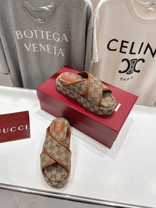 Шлепанцы фото 5