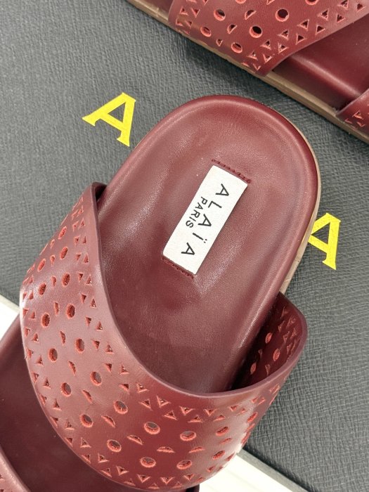 Шлепанцы женские фото 8