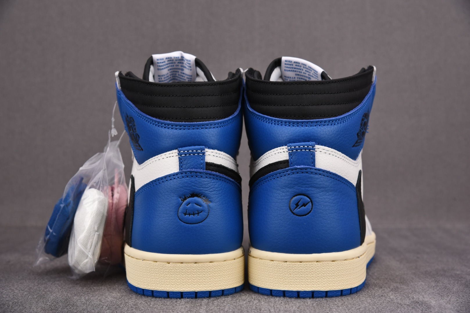 Sneakers Jordan 1 Retro High OG SP Fragment x Travis Scott DH3227-105 фото 5