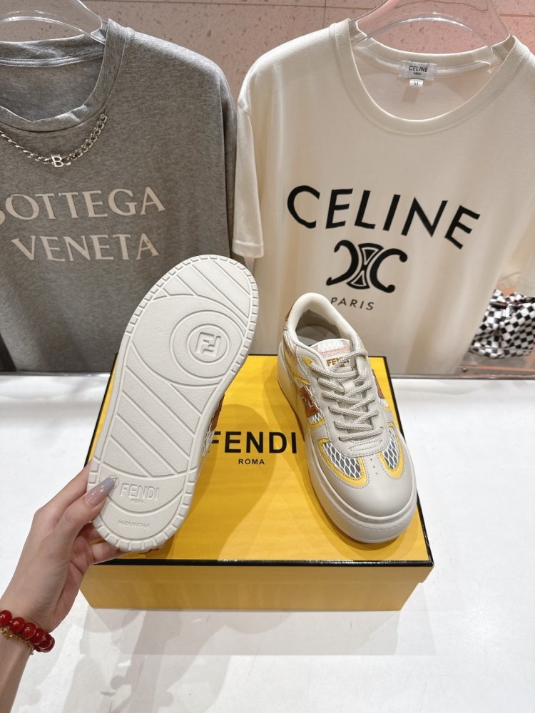 Кроссовки женские фото 9