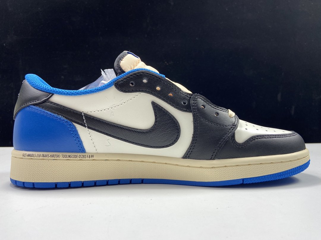 Sneakers Air Jordan 1 Retro Low OG SP Fragment x Travis Scott фото 2