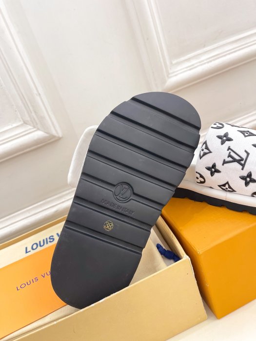 Шлепанцы женские фото 9