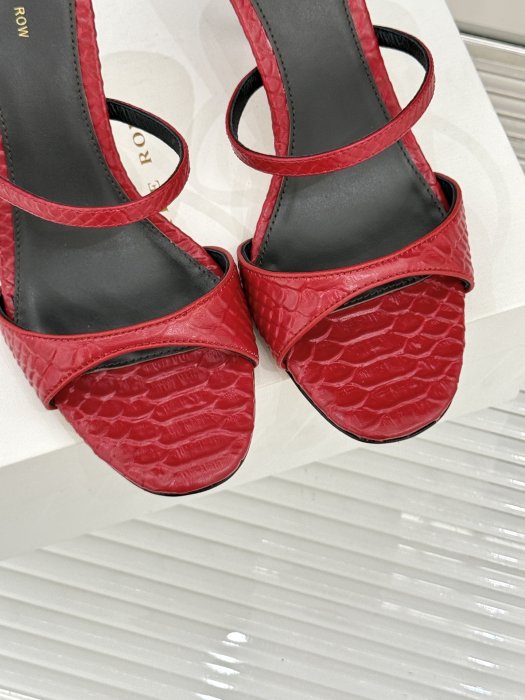 Босоножки фото 7