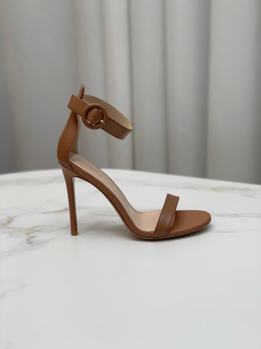 Босоножки фото 9