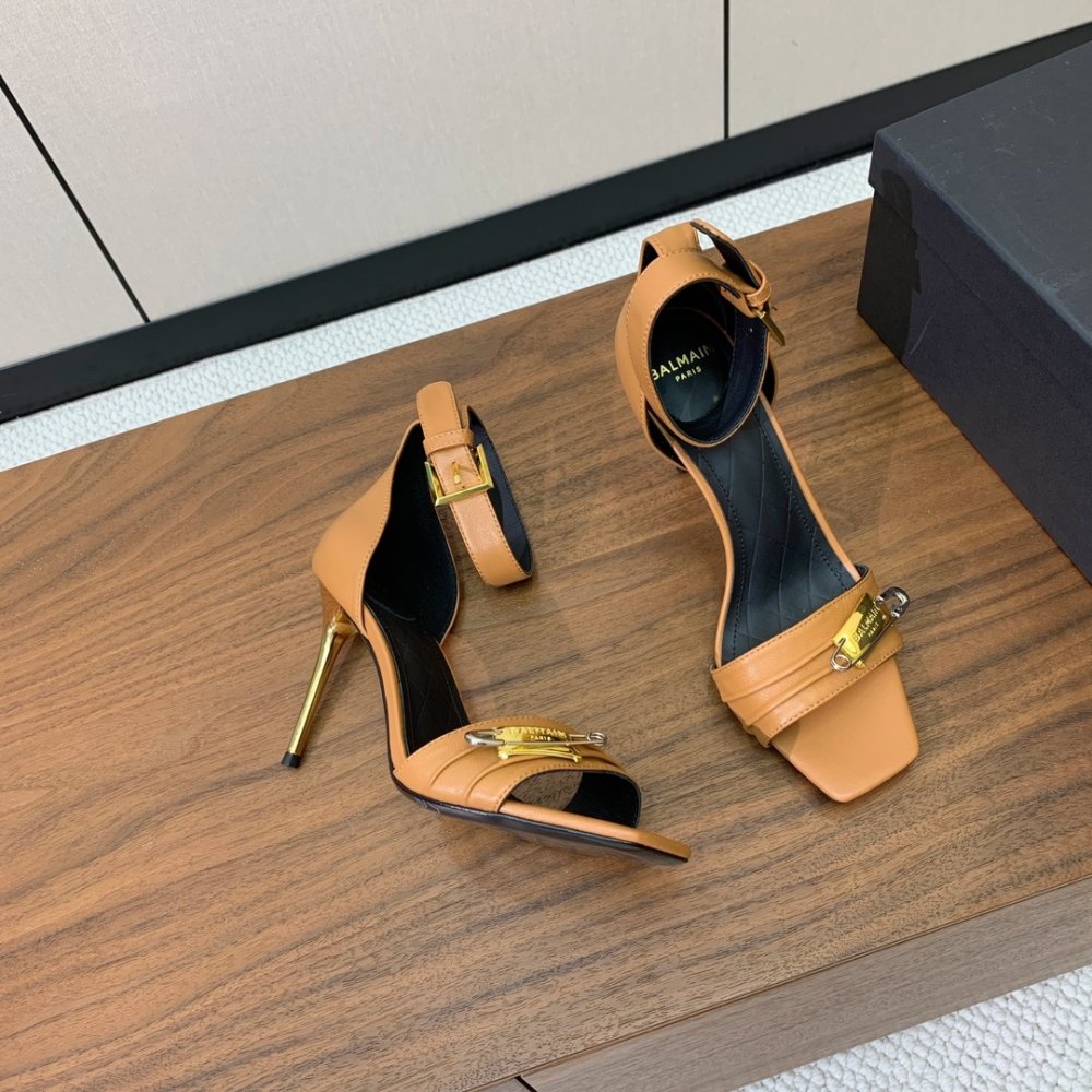 Босоножки фото 3