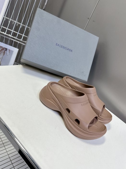 Шлепанцы фото 3