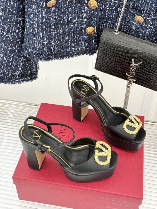 Босоножки фото 3