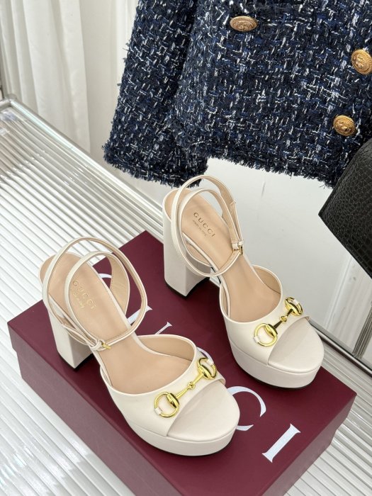 Босоножки фото 3