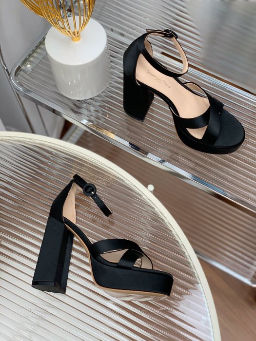 Босоножки фото 8