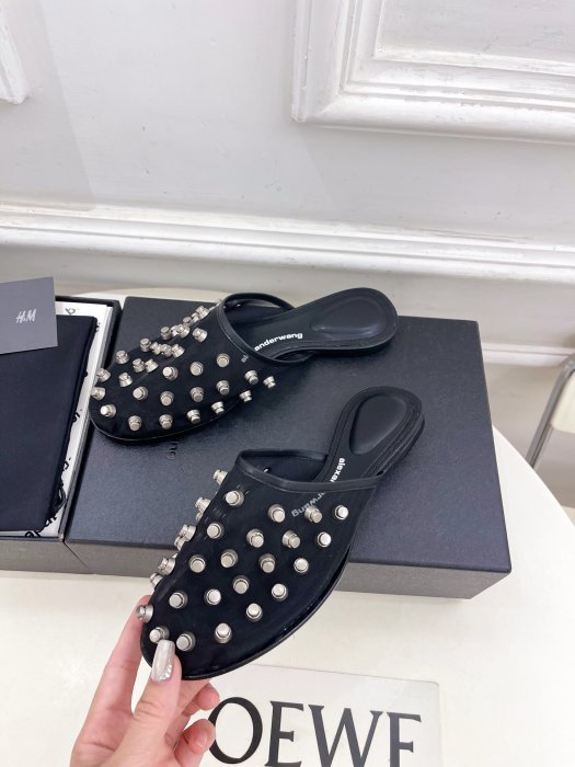 Шлепанцы женские фото 3