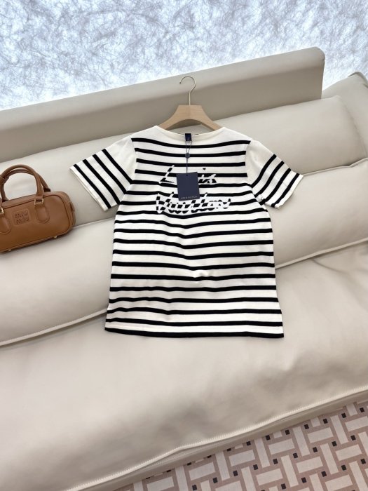 T-shirt women's фото 3