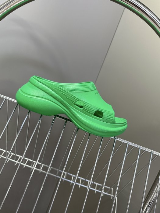 Шлепанцы фото 5