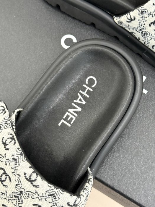 Шлепанцы фото 8