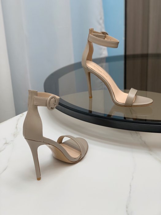 Босоножки фото 3