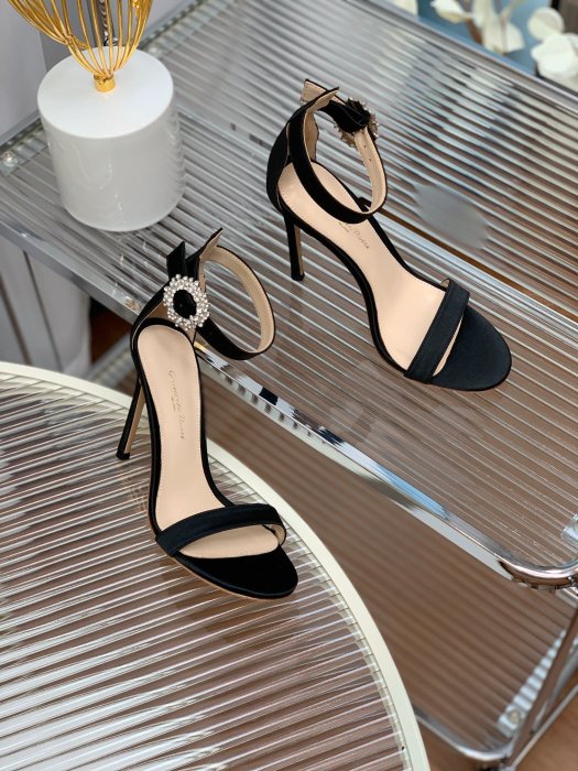 Босоножки фото 3