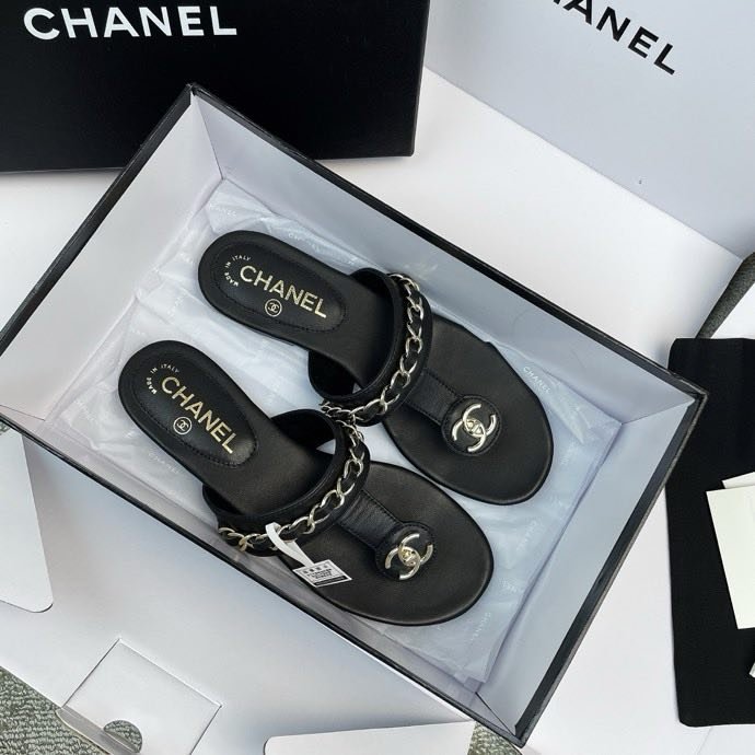 Шлепанцы женские фото 6