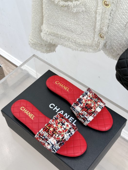 Шлепанцы женские фото 3