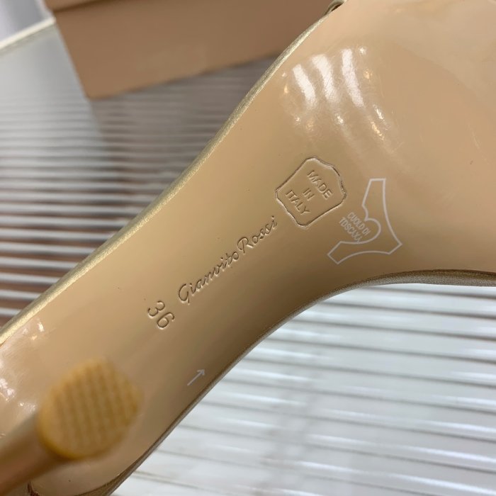 Босоножки фото 9