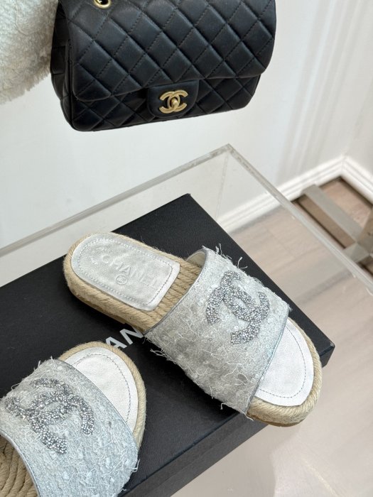 Шлепанцы женские фото 5