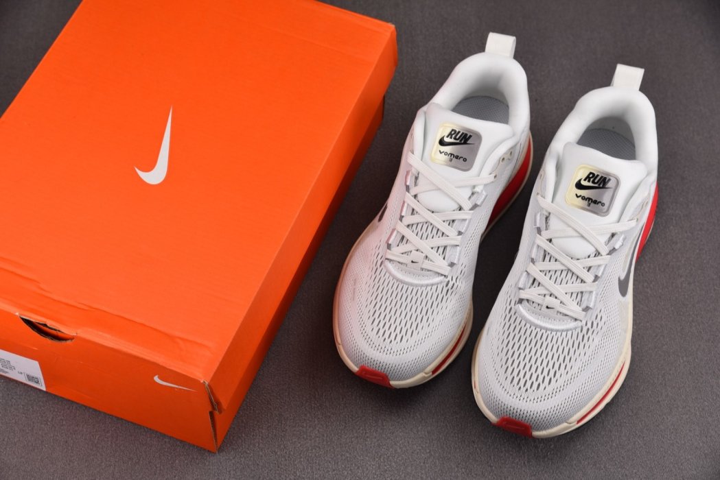 Кроссовки Vomero 18 Platinum Tint Siren Red Light Smoke Grey Metallic фото 7