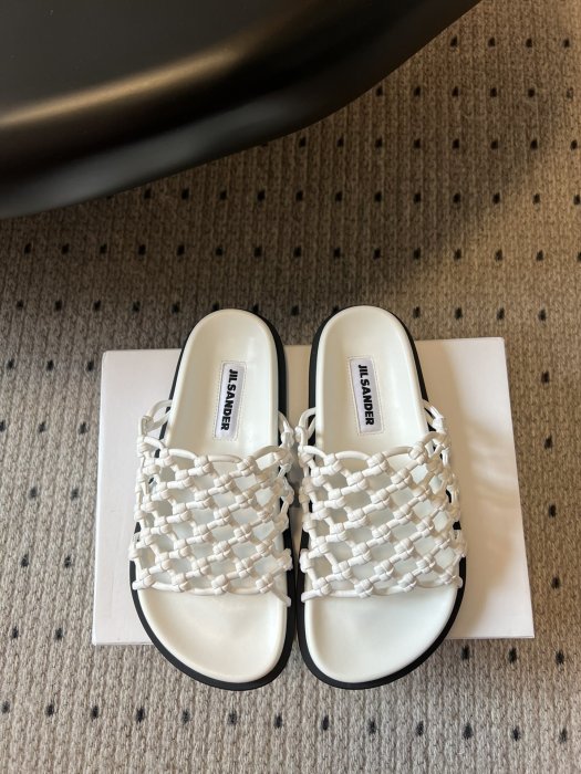 Шльопанці жіночі