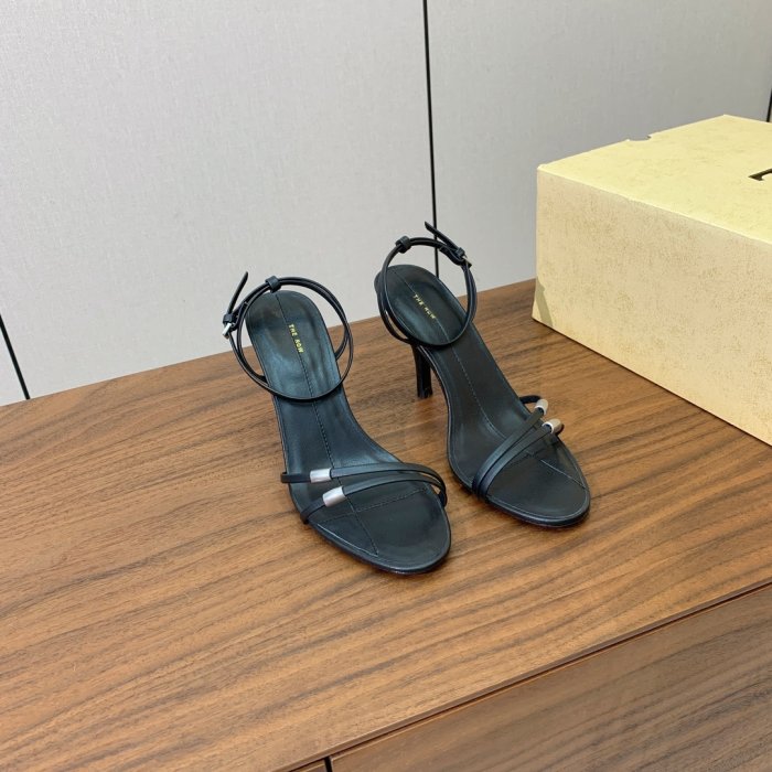 Босоножки фото 3