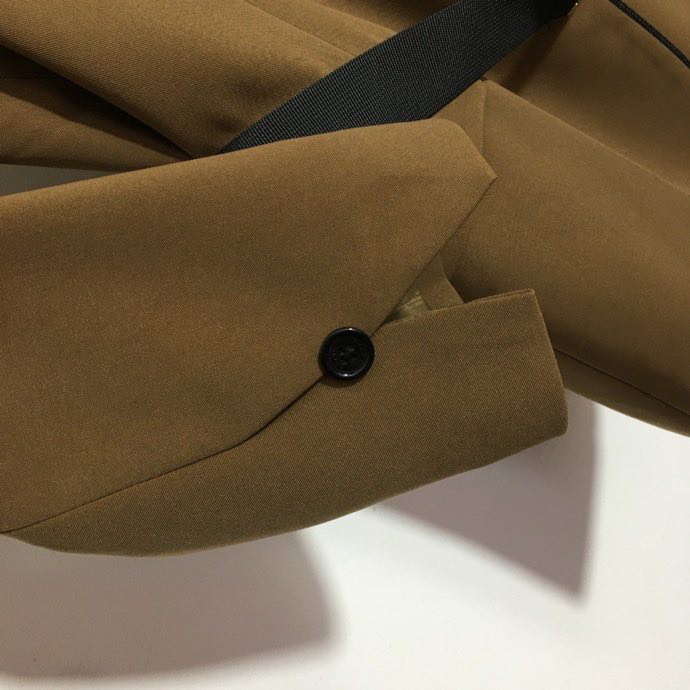 Пиджак коричневый с поясом фото 5