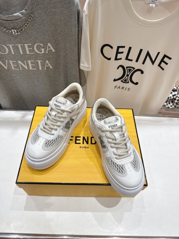 Кроссовки женские фото 2