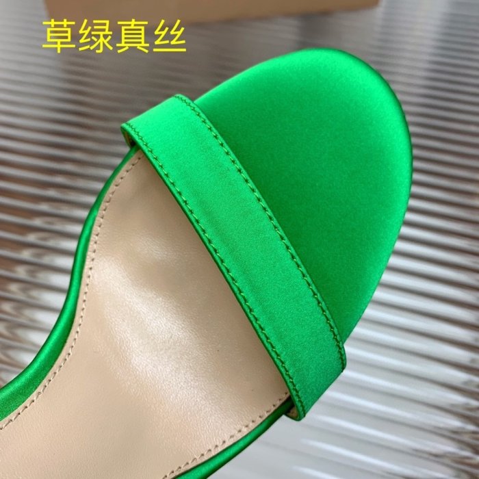 Босоножки фото 4