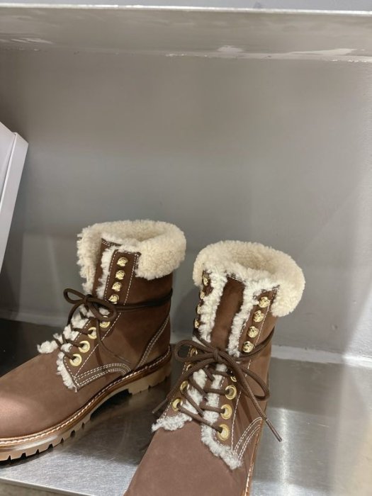 Boots women's on fur фото 3