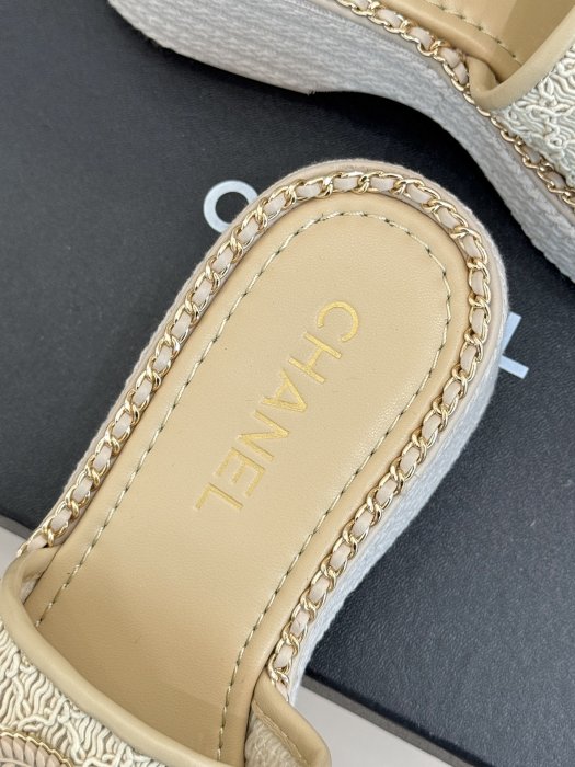 Шльопанці жіночі фото 8