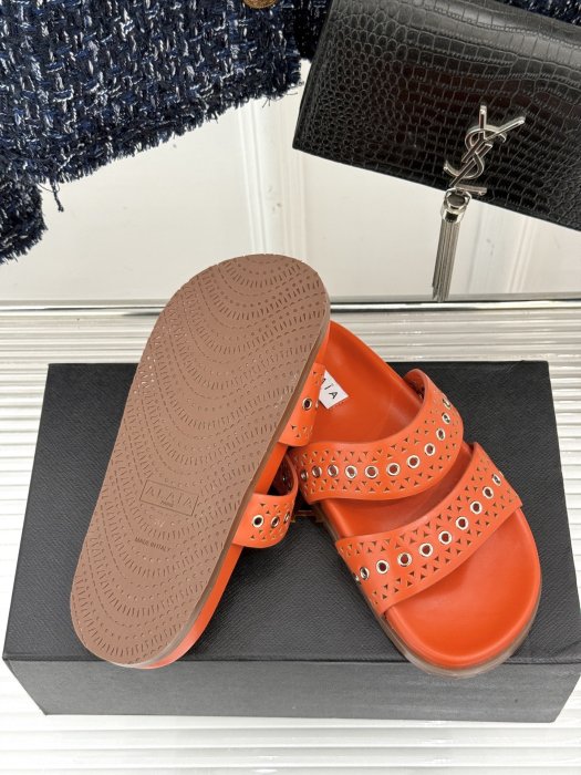 Шлепанцы женские фото 9