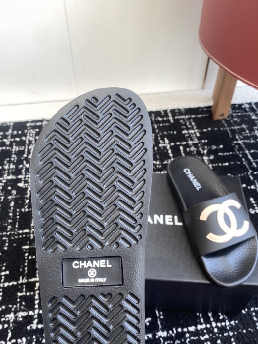 Шлепанцы женские фото 9