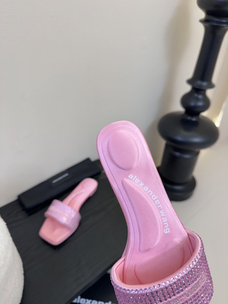 Шлепанцы женские фото 8