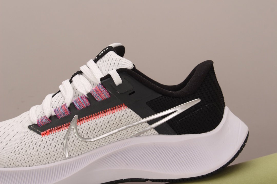 Кросівки Nike Air Zoom Pegasus 38 White Black Flash Crimson CW7358-101 фото 4