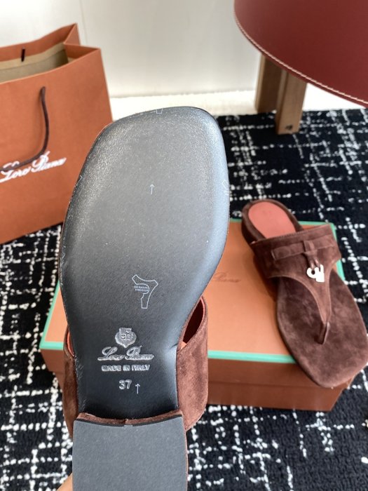 Шлепанцы фото 9